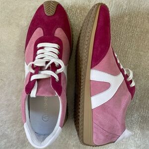 Paris Sneaker - current season!! So cute! Emily in Paris vibe! Never worn!